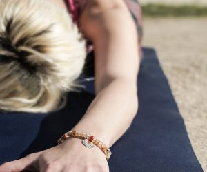 Yoga-Position: tiefe Verneigung